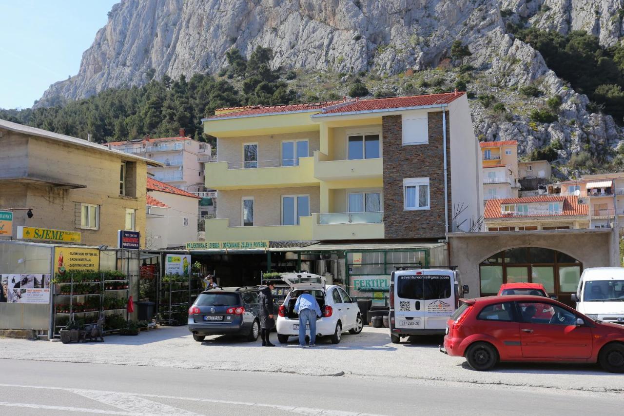 Apartments With A Parking Space Omis - 10362 Extérieur photo