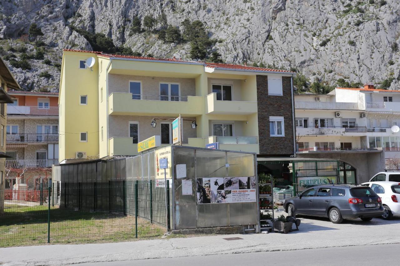 Apartments With A Parking Space Omis - 10362 Extérieur photo