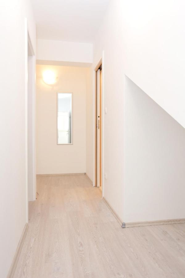 Apartments With A Parking Space Omis - 10362 Extérieur photo